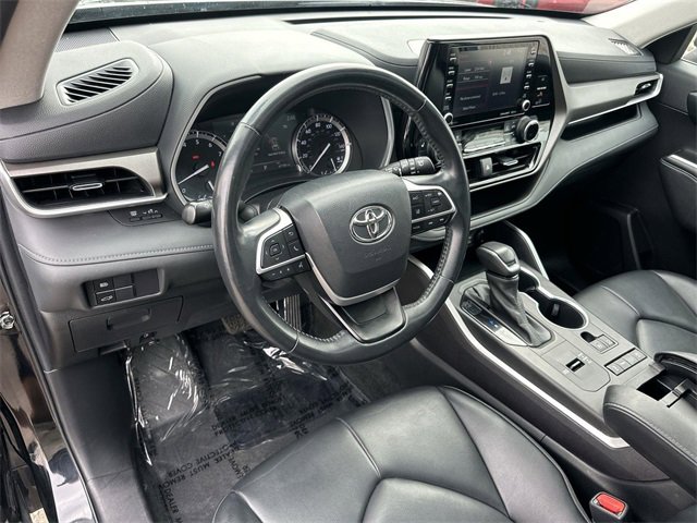 Used 2022 Toyota Highlander XLE image 9