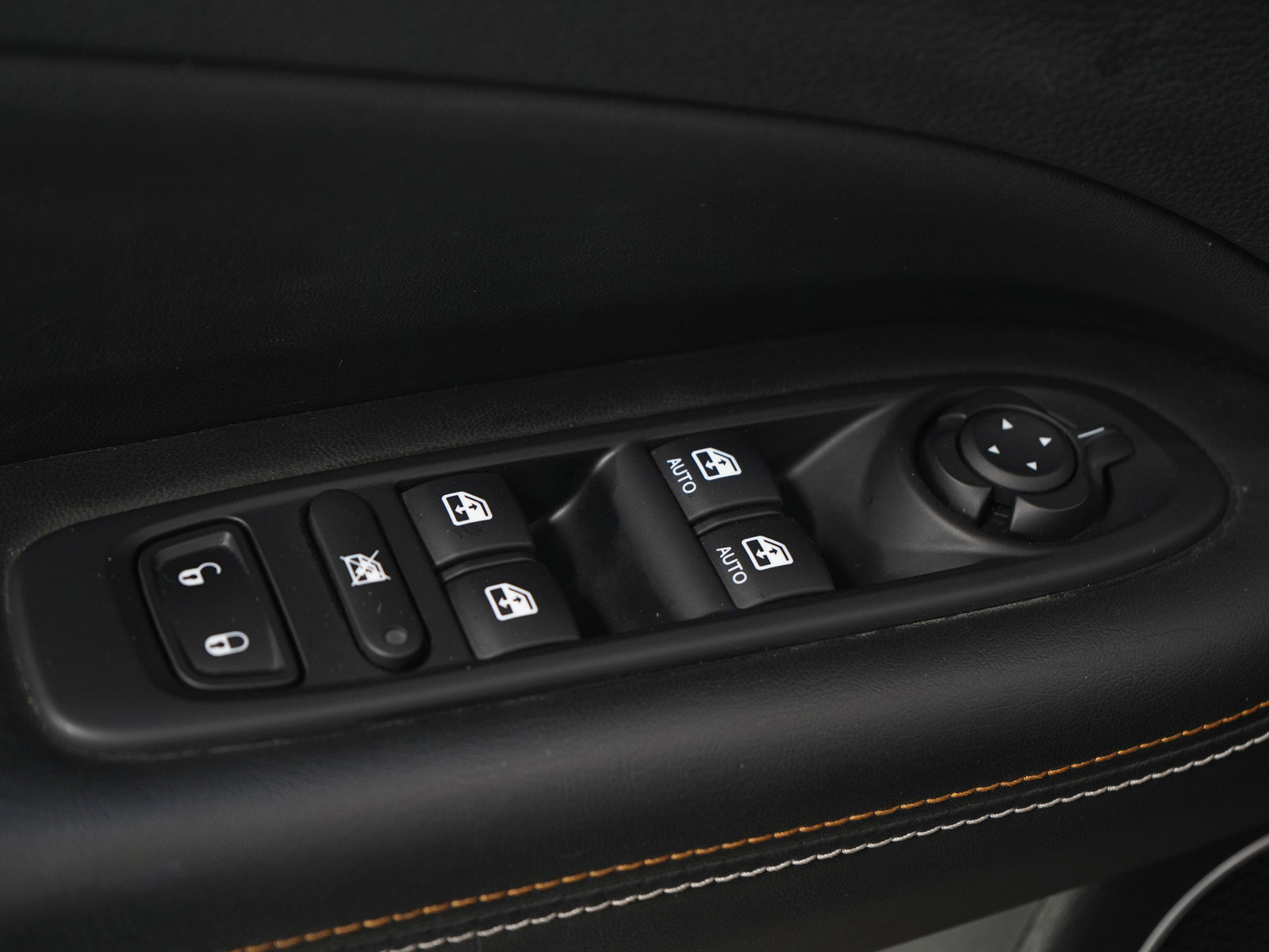 Used 2018 Jeep Compass Latitude w/ Popular Equipment Group image 22