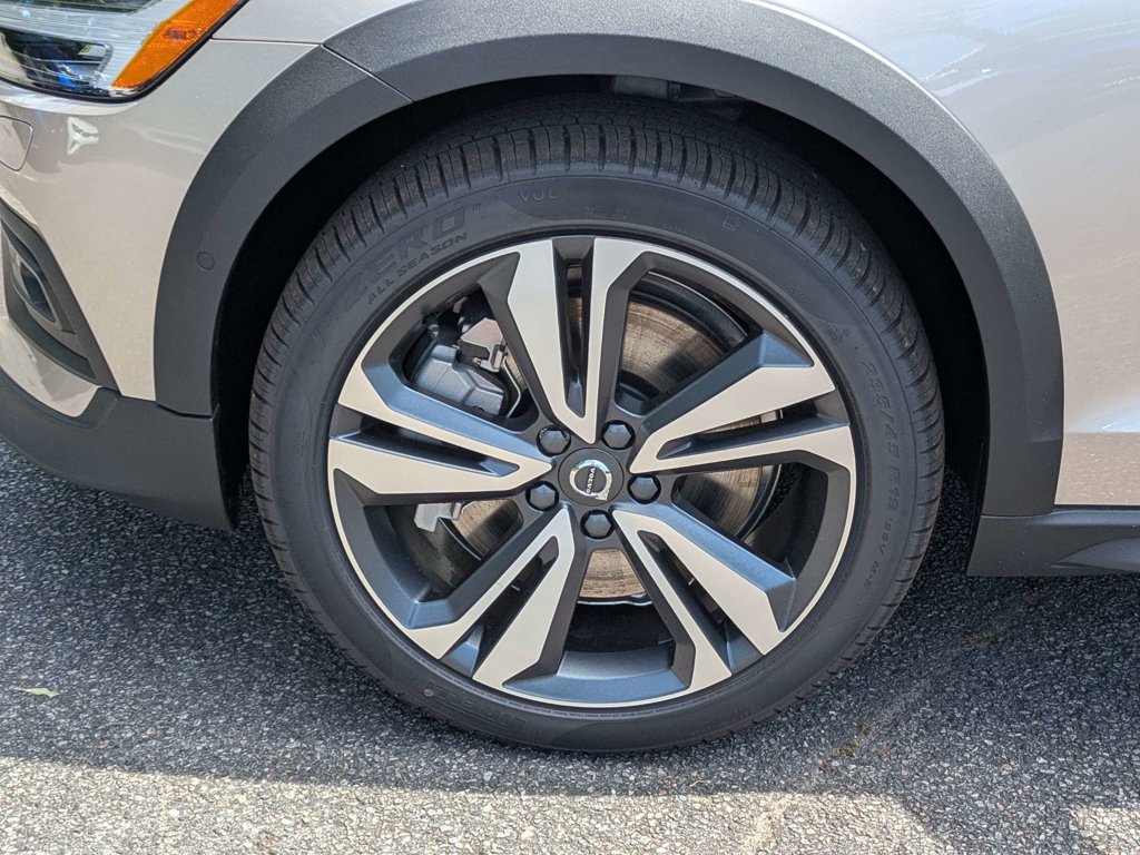 New 2026 Volvo V60 B5 Cross Country Plus w/ Protection Package Premier AWD/4WD image 11