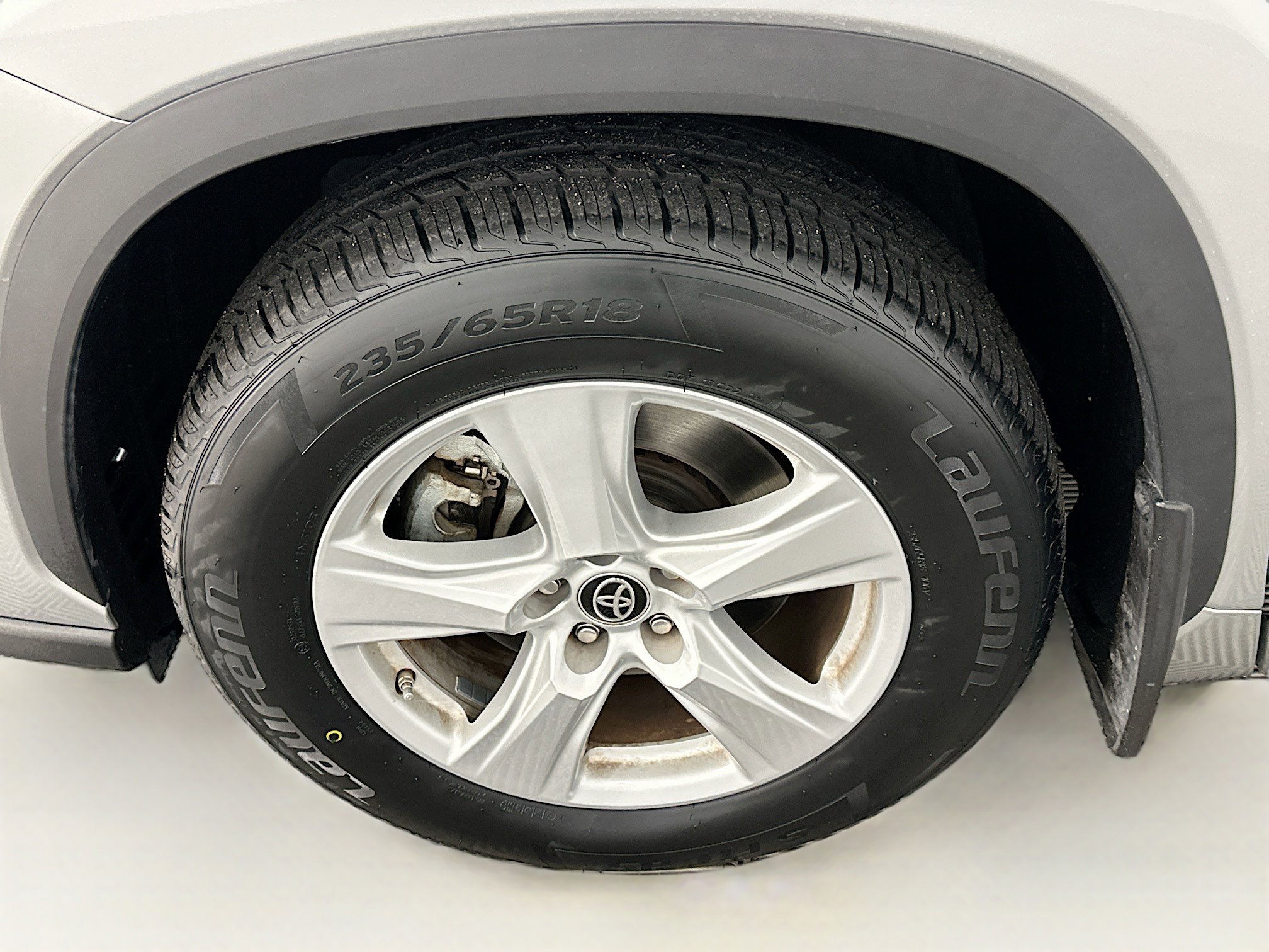 Used 2024 Toyota Highlander LE image 11