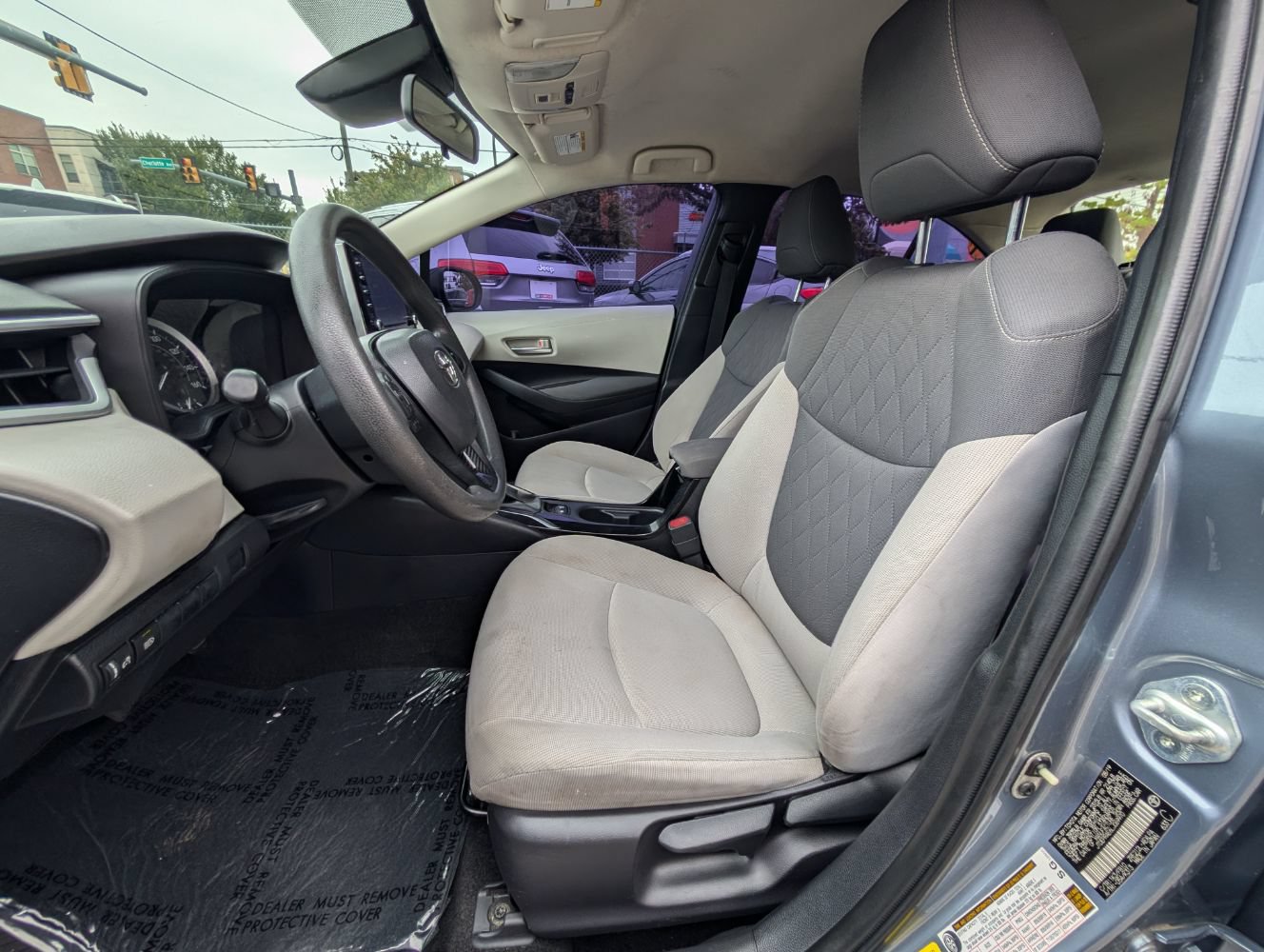 Used 2020 Toyota Corolla LE FWD image 15