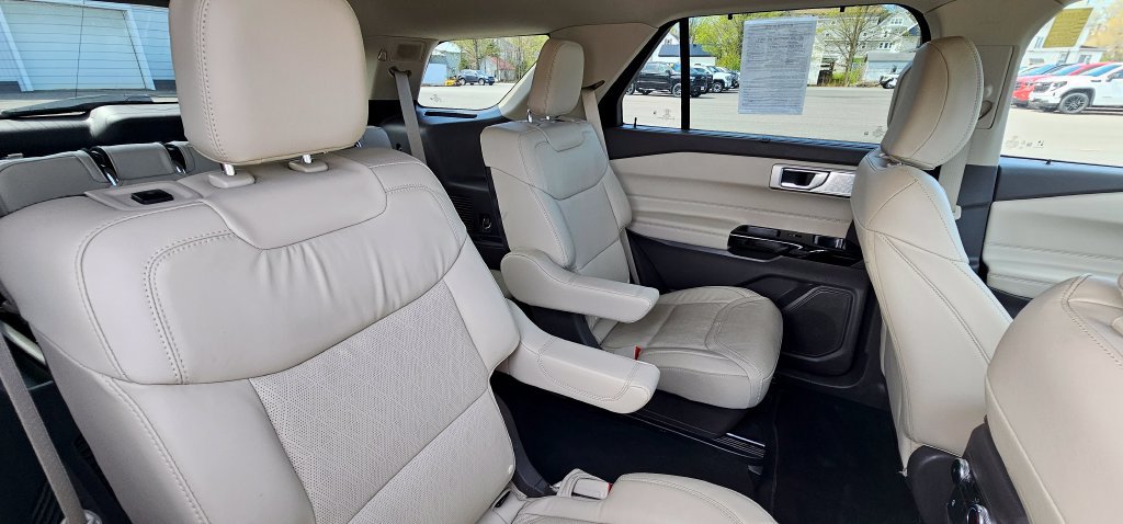 Used 2022 Ford Explorer Platinum AWD/4WD image 22
