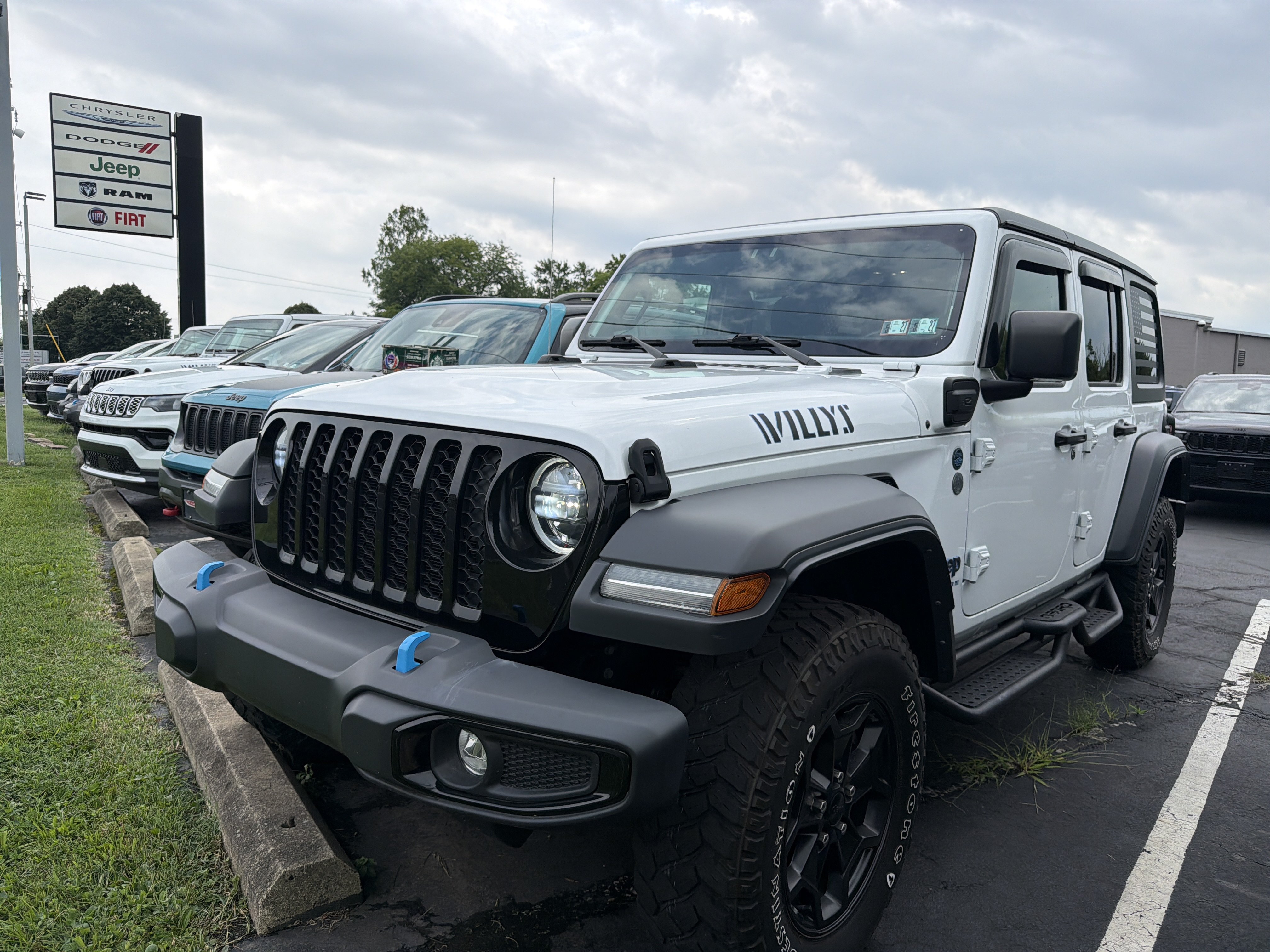 Used 2023 Jeep Wrangler Unlimited w/ Cold Weather Group AWD/4WD image 3