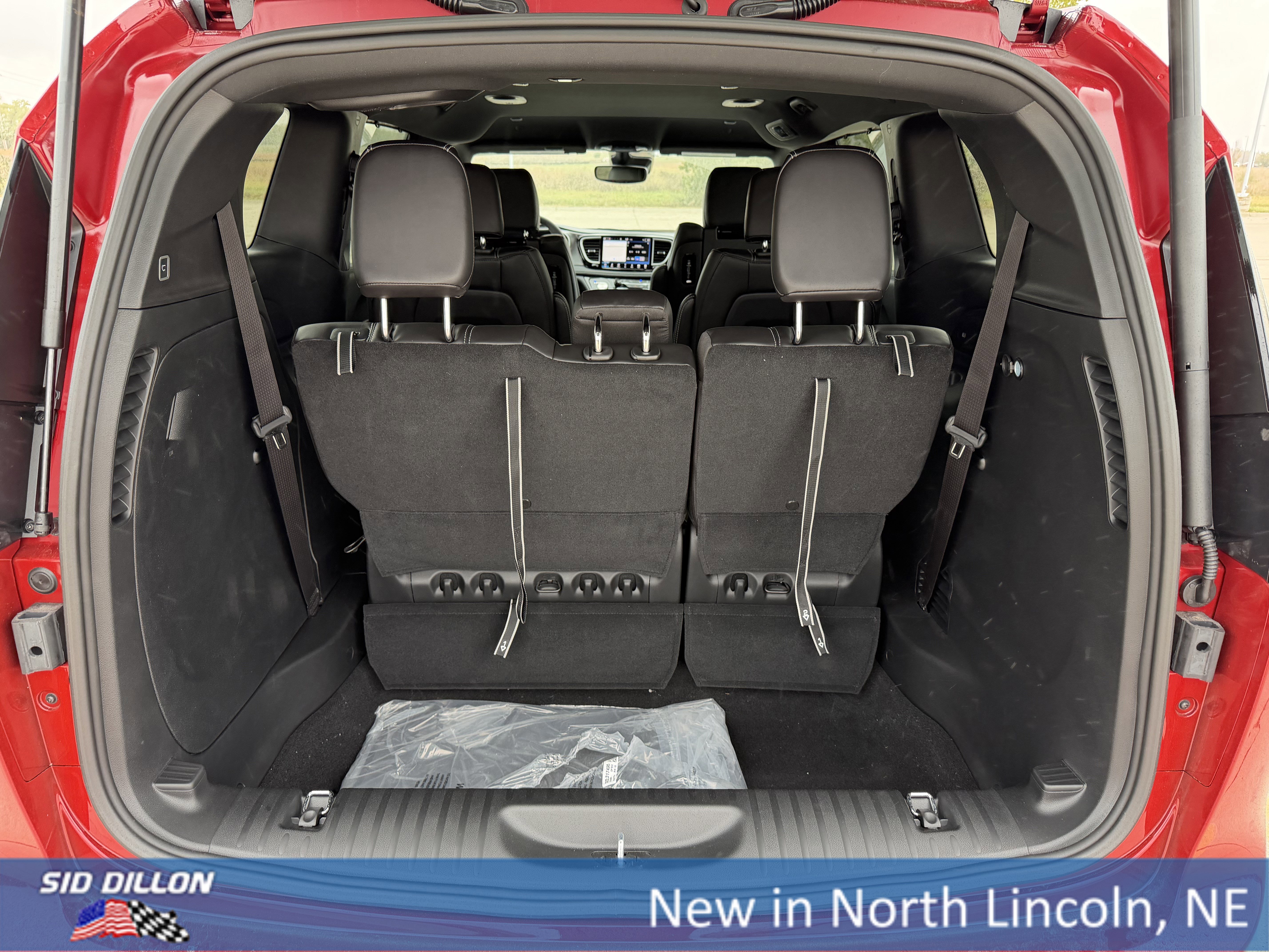 New 2026 Chrysler Pacifica Select image 6