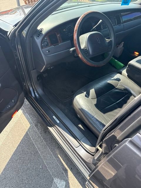Used 1998 Lincoln Town Car Signature RWD image 10