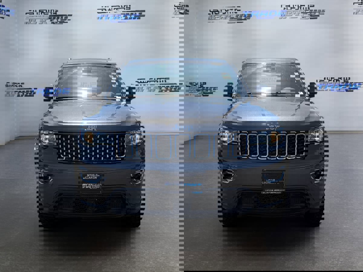 Used 2021 Jeep Grand Cherokee Laredo image 2