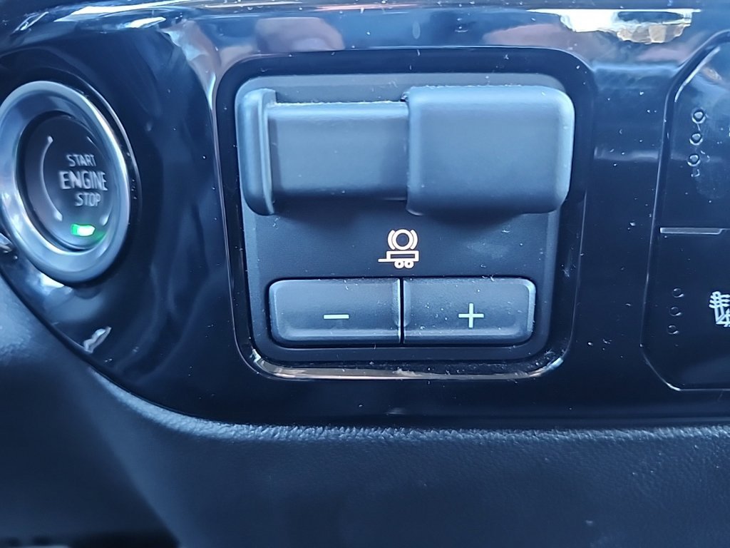 Used 2025 Chevrolet Silverado 1500 LT RWD image 8