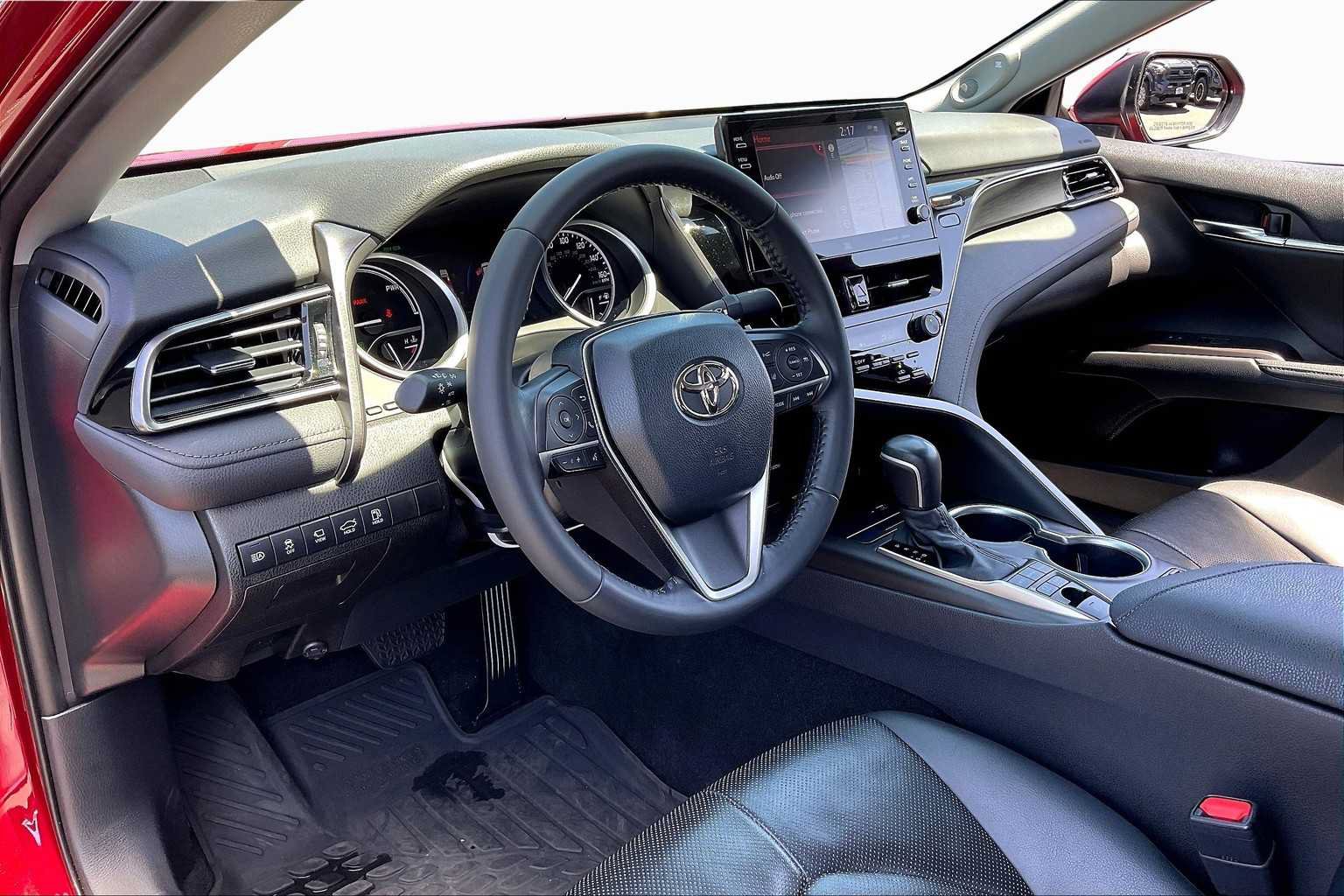 Used 2022 Toyota Camry XLE w/ Navigation Upgrade Package FWD image 16