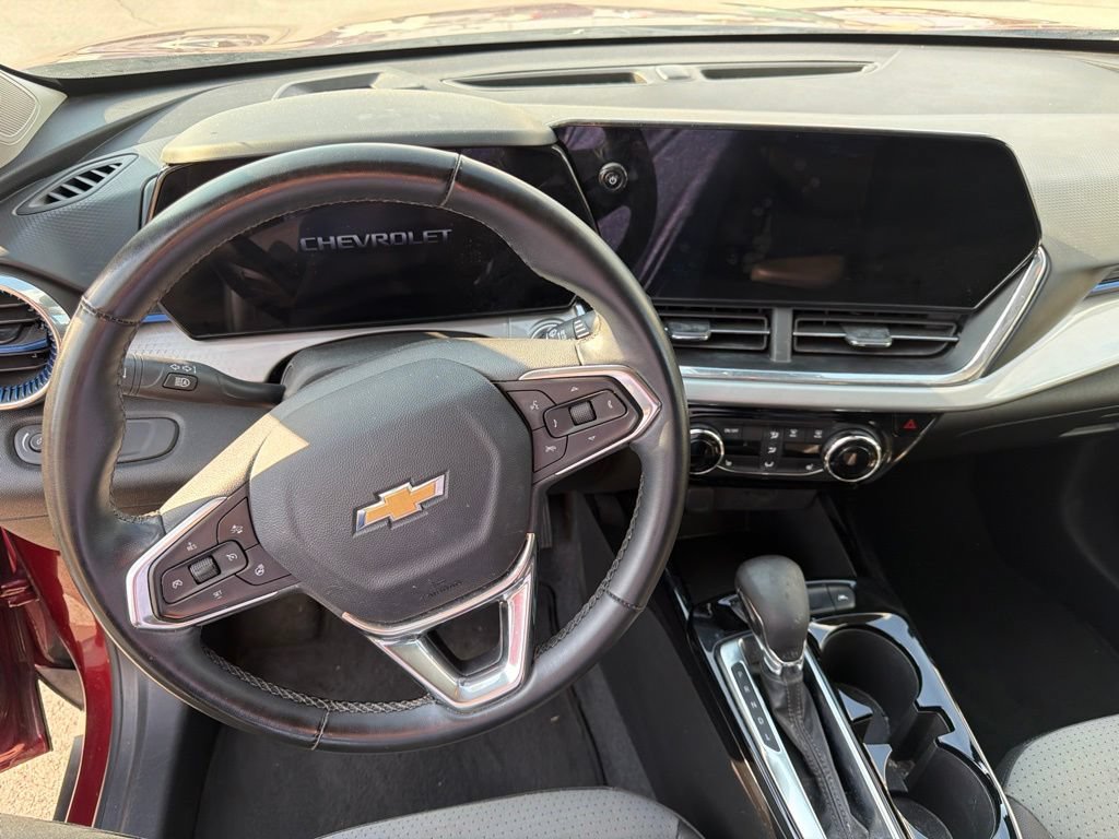 Used 2024 Chevrolet Trax LT w/ Driver Confidence Package FWD image 10