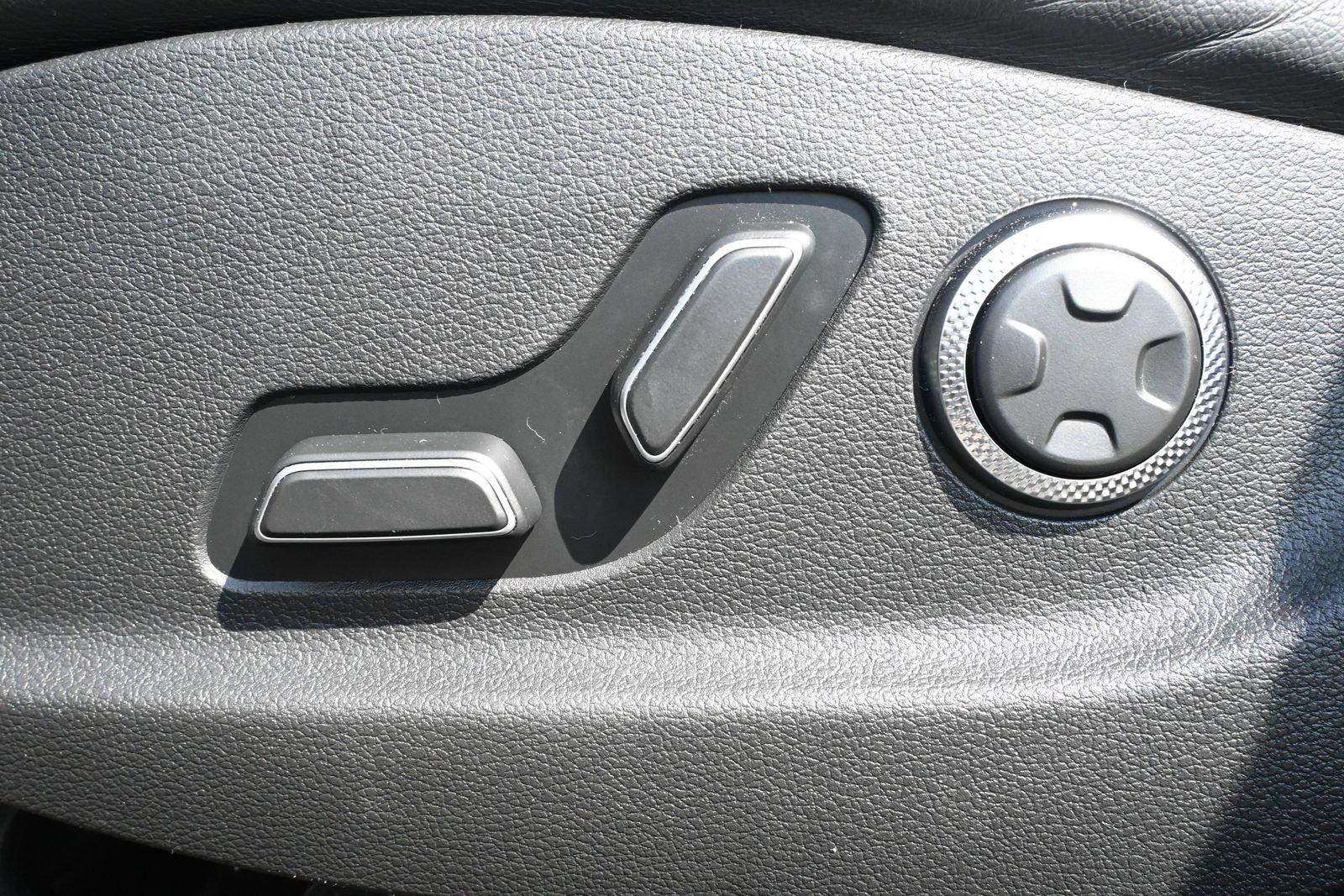Used 2025 Genesis GV80 2.5T Standard AWD/4WD image 9