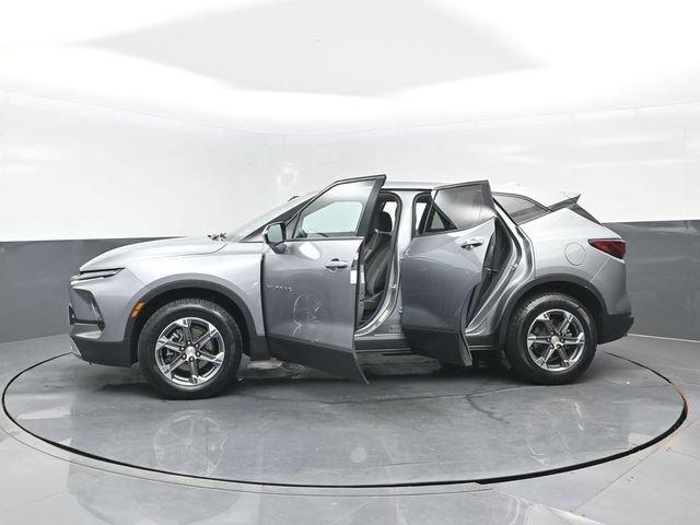 Used 2025 Chevrolet Blazer LT AWD/4WD image 30
