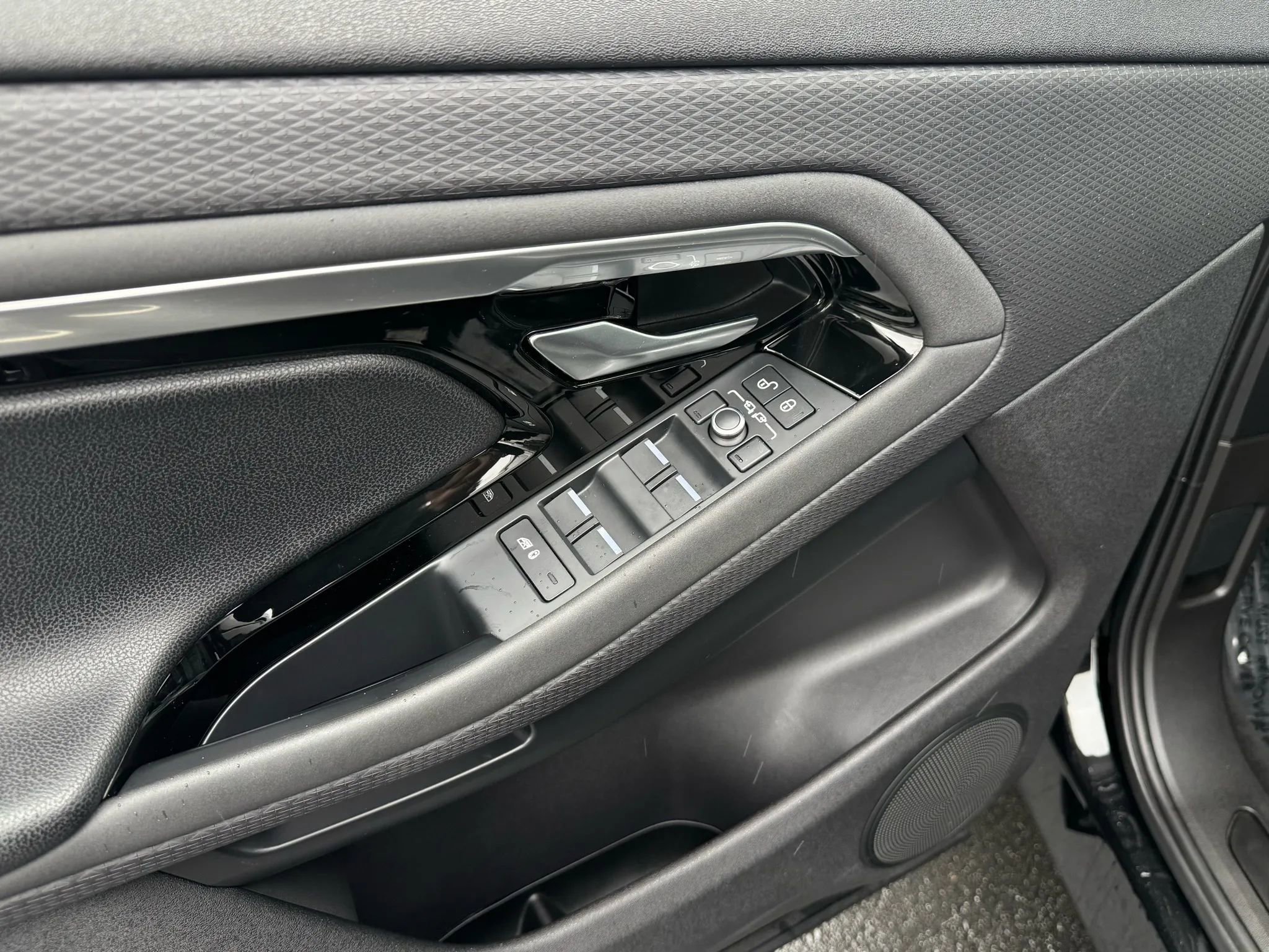 Used 2020 Land Rover Range Rover Evoque S image 20