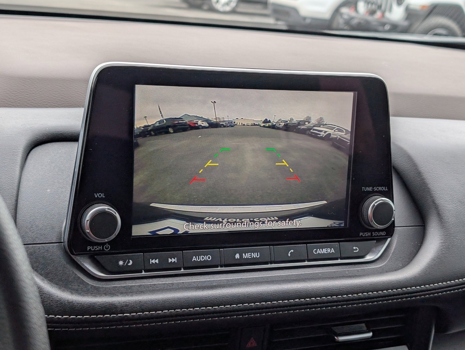 Used 2023 Nissan Rogue SV image 5