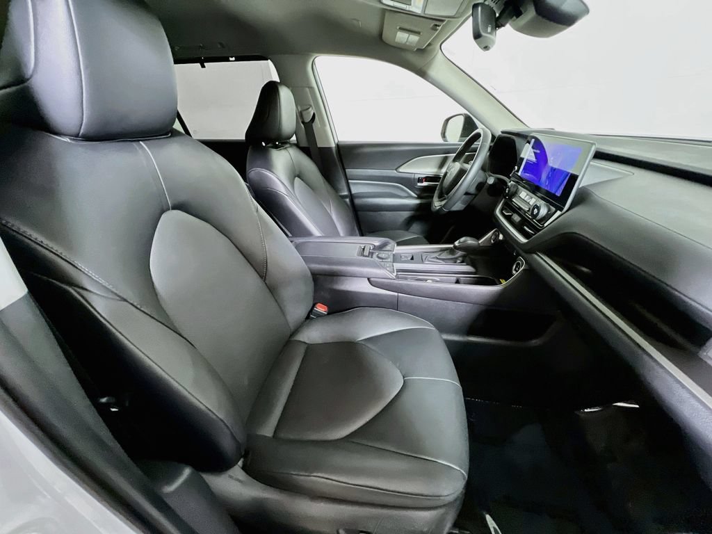 Certified 2024 Toyota Grand Highlander AWD image 24