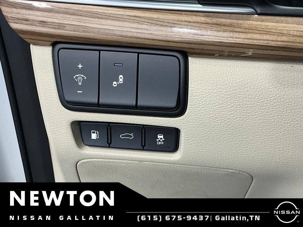 Used 2018 Kia Cadenza Premium w/ Luxury Package FWD image 34