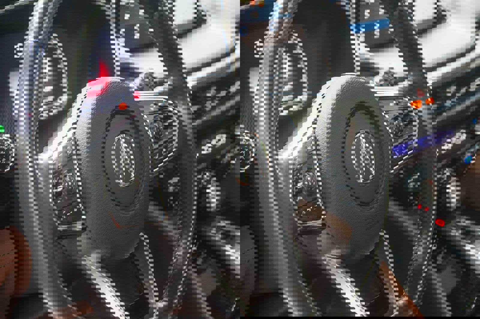 Used 2023 Acura MDX SH-AWD w/ Advance Package image 24