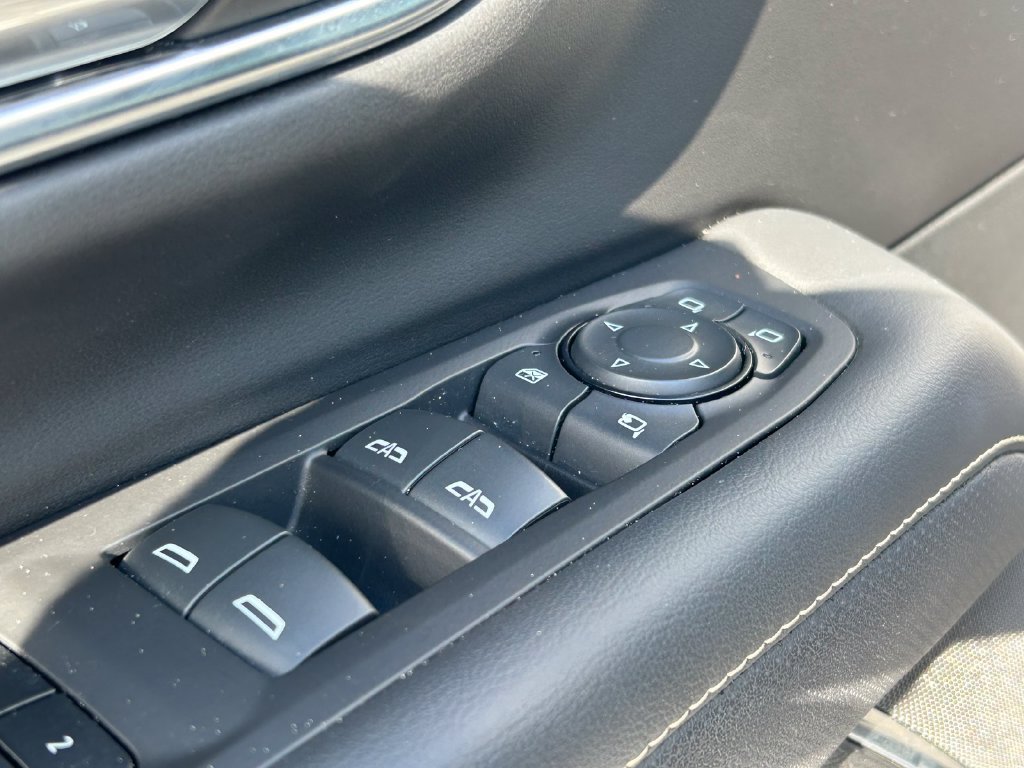 Used 2023 GMC Yukon SLT w/ SLT Premium Package AWD/4WD image 28