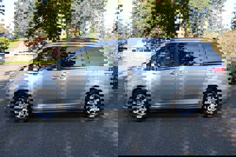 Used 2011 Toyota Sienna LE image 13