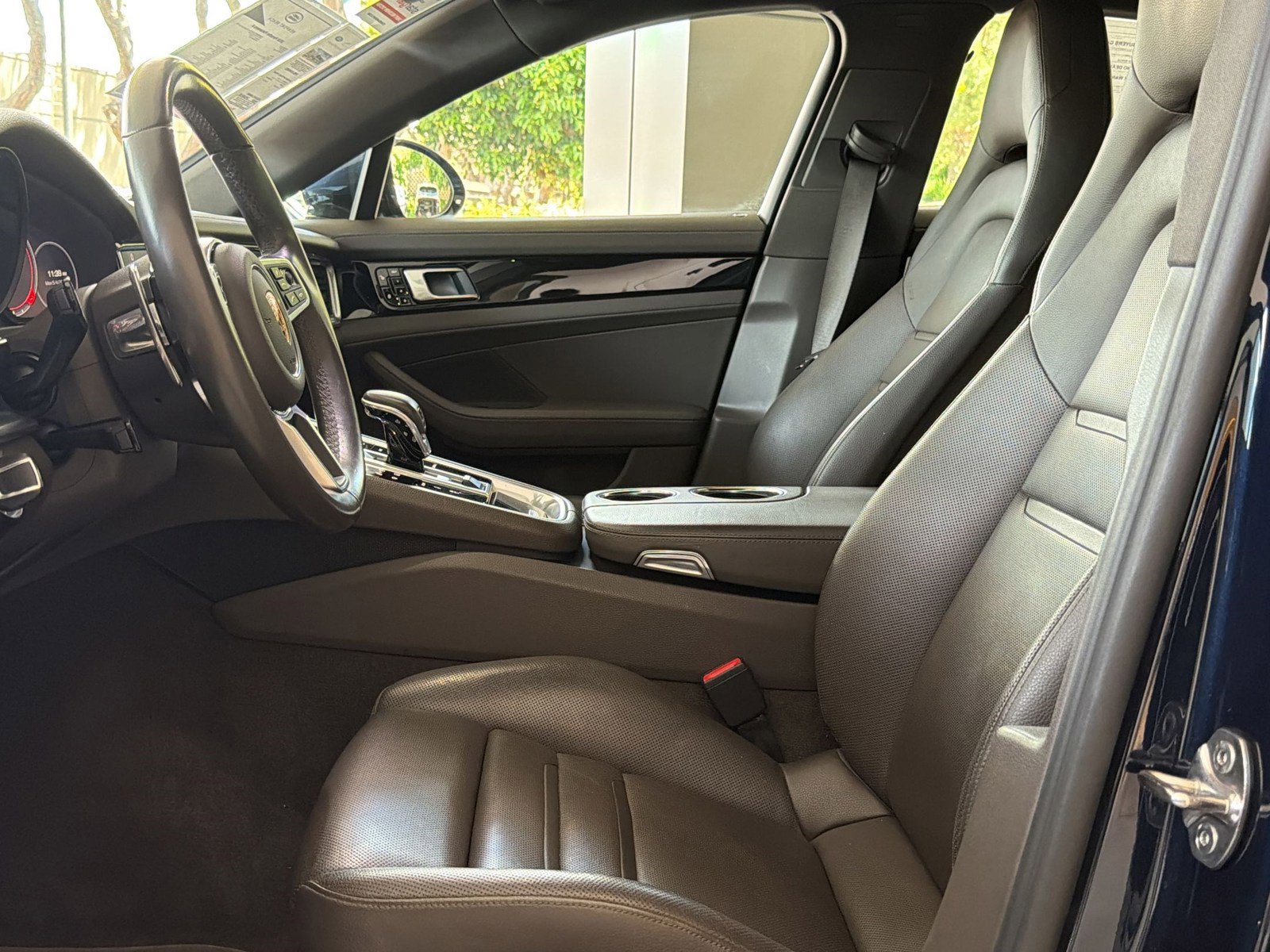 Used 2018 Porsche Panamera 4 AWD/4WD image 5