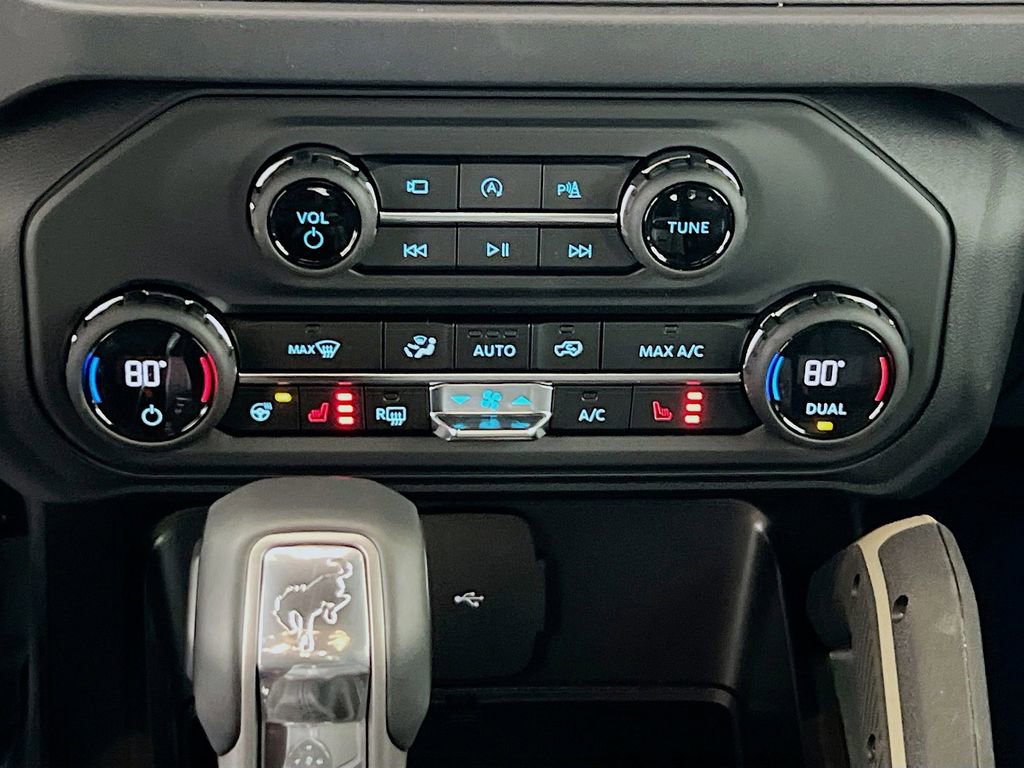 New 2025 Ford Bronco Badlands image 8