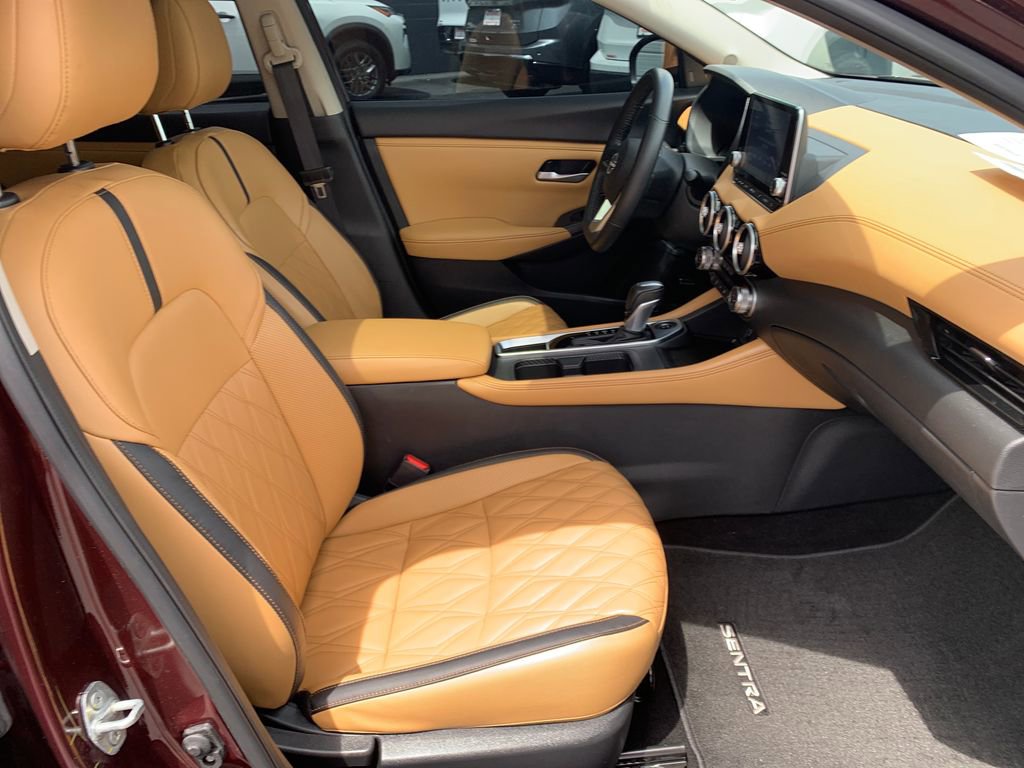 Used 2025 Nissan Sentra SV w/ SV Premium Package FWD image 31