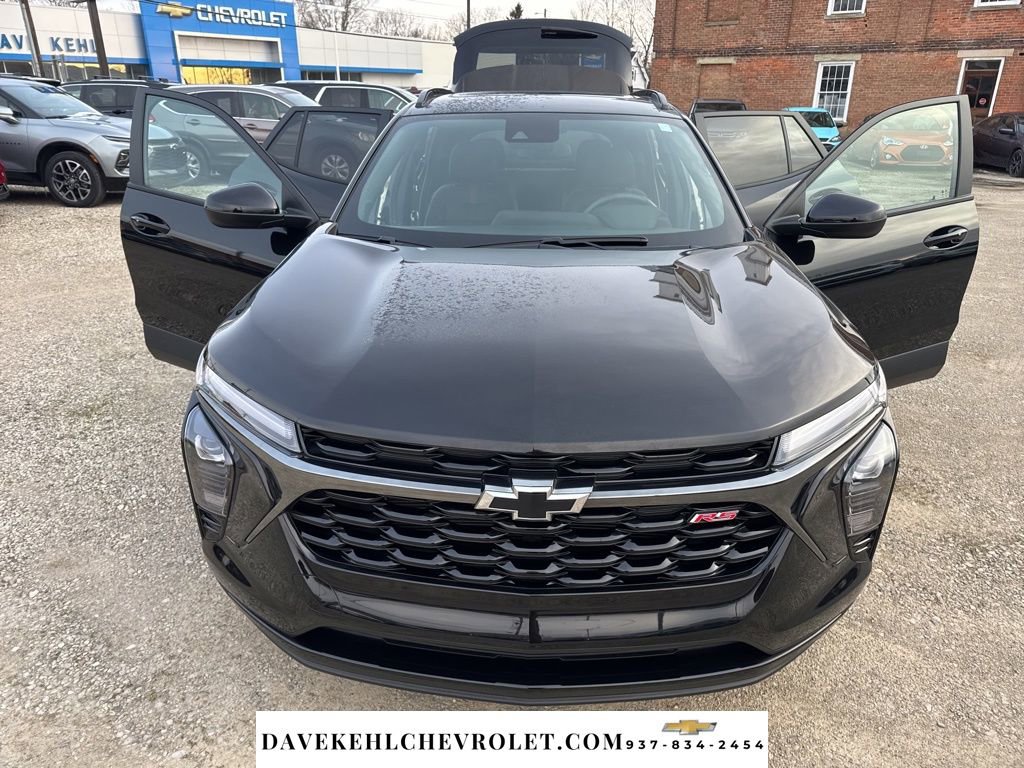 Used 2025 Chevrolet Trax RS w/ Sunroof Package image 34