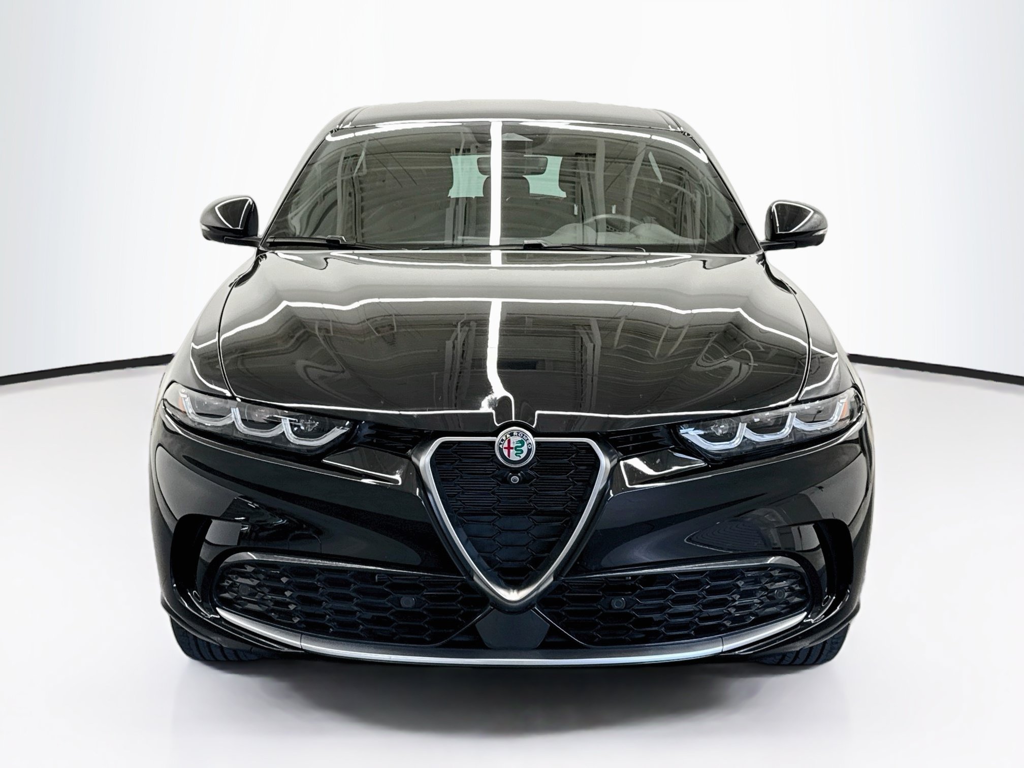 Used 2024 Alfa Romeo Tonale Ti w/ Active Assist Package AWD/4WD image 2