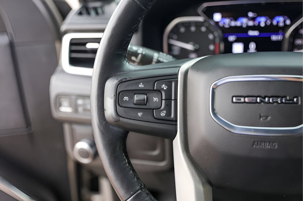 Used 2021 GMC Yukon Denali w/ Advanced Technology Package RWD image 17