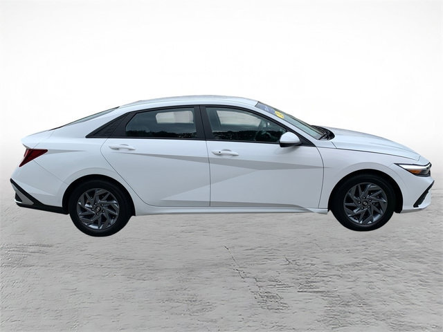 Certified 2024 Hyundai Elantra SEL FWD image 2