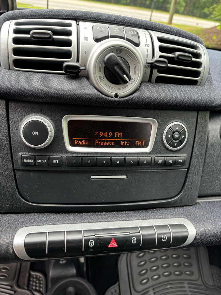 Used 2015 smart fortwo pure image 14