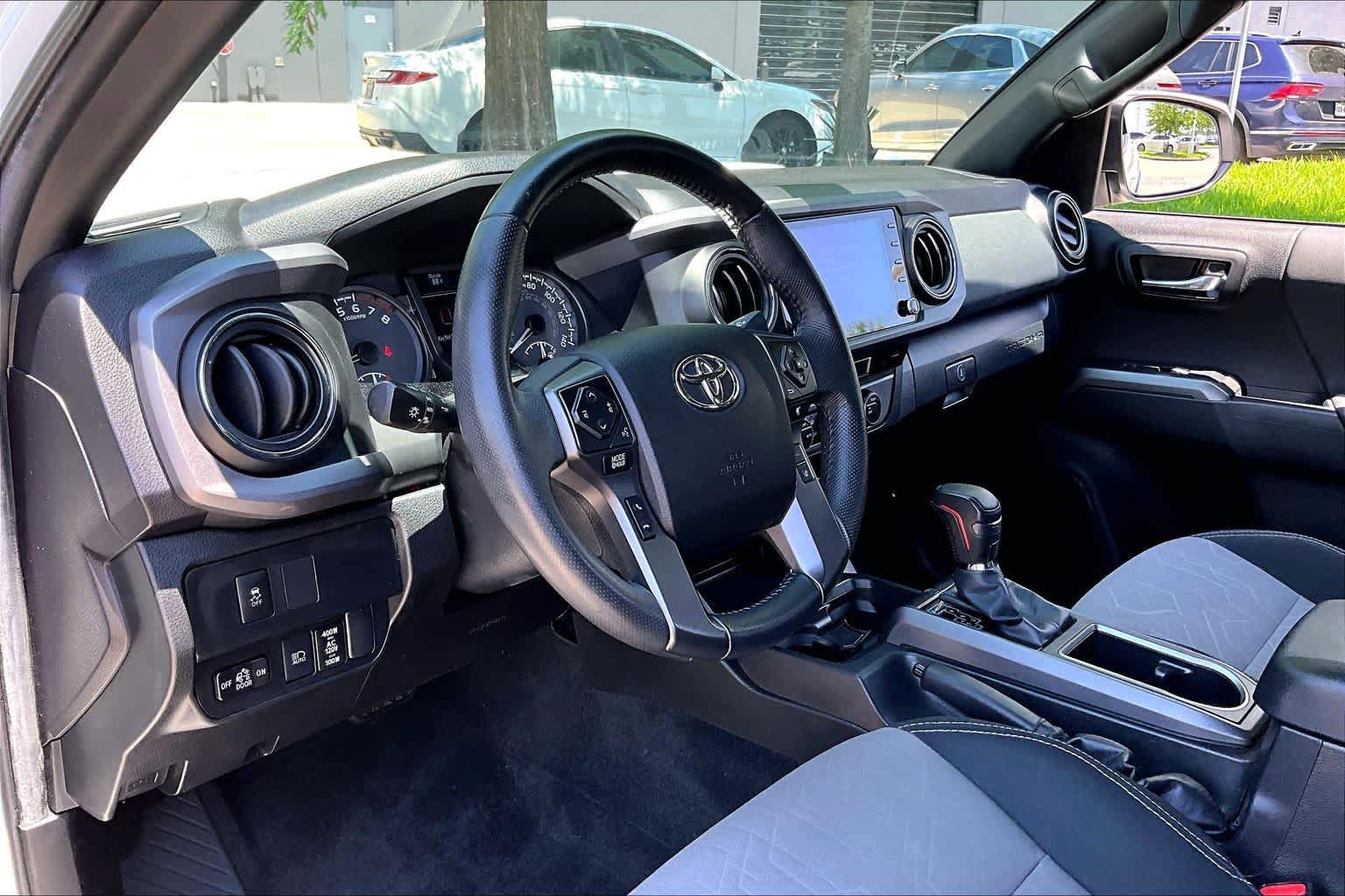 Used 2022 Toyota Tacoma TRD Off-Road AWD/4WD image 16