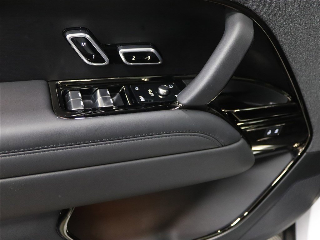 Used 2024 Land Rover Range Rover Sport SE image 36
