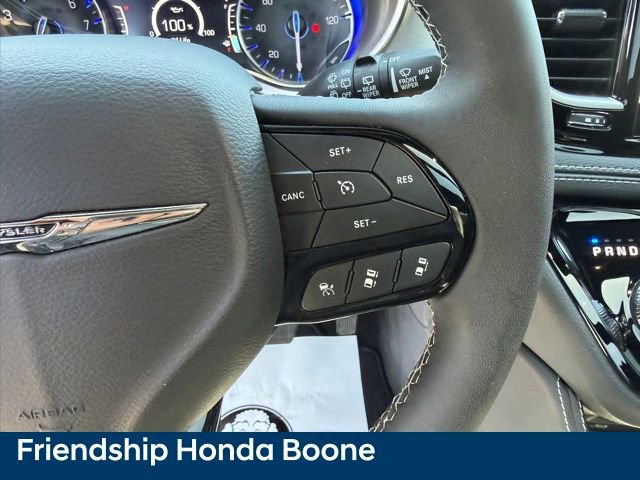 Used 2023 Chrysler Pacifica Limited w/ Uconnect Theater Family Group image 22