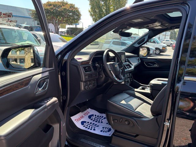 Used 2024 Chevrolet Tahoe Premier w/ Premium Package AWD/4WD image 14