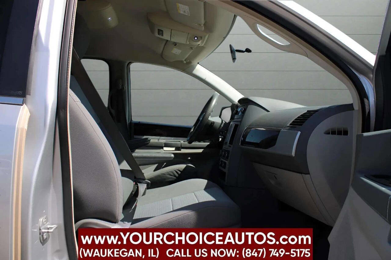 Used 2010 Chrysler Town & Country Touring image 26