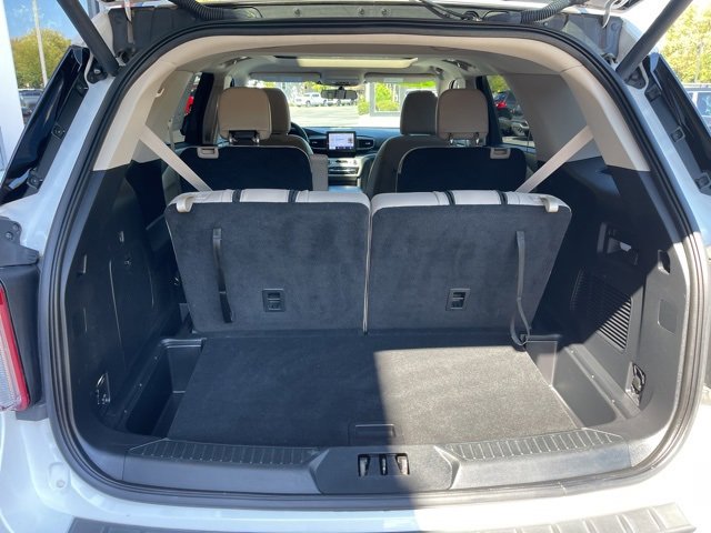 Used 2023 Ford Explorer XLT w/ Equipment Group 202A image 14