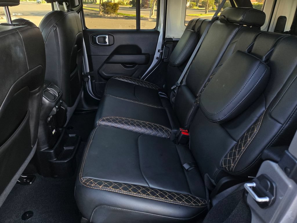 Used 2021 Jeep Wrangler Unlimited Sahara AWD/4WD image 13