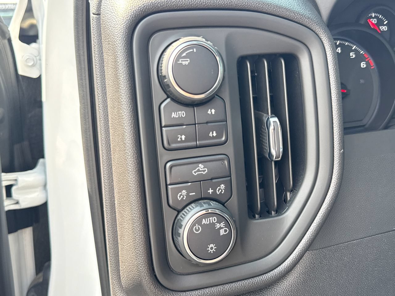 Used 2024 Chevrolet Silverado 1500 Custom Trail Boss AWD/4WD image 18