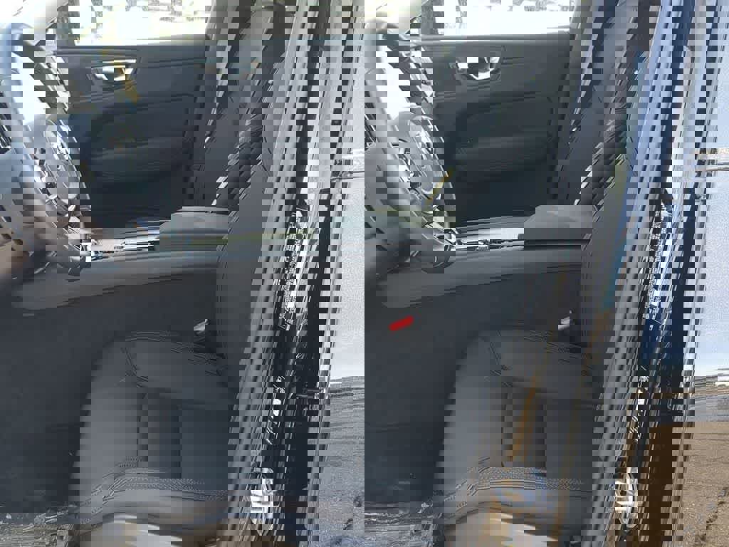 Used 2026 Volvo XC60 B5 Plus w/ Protection Package Premier image 15