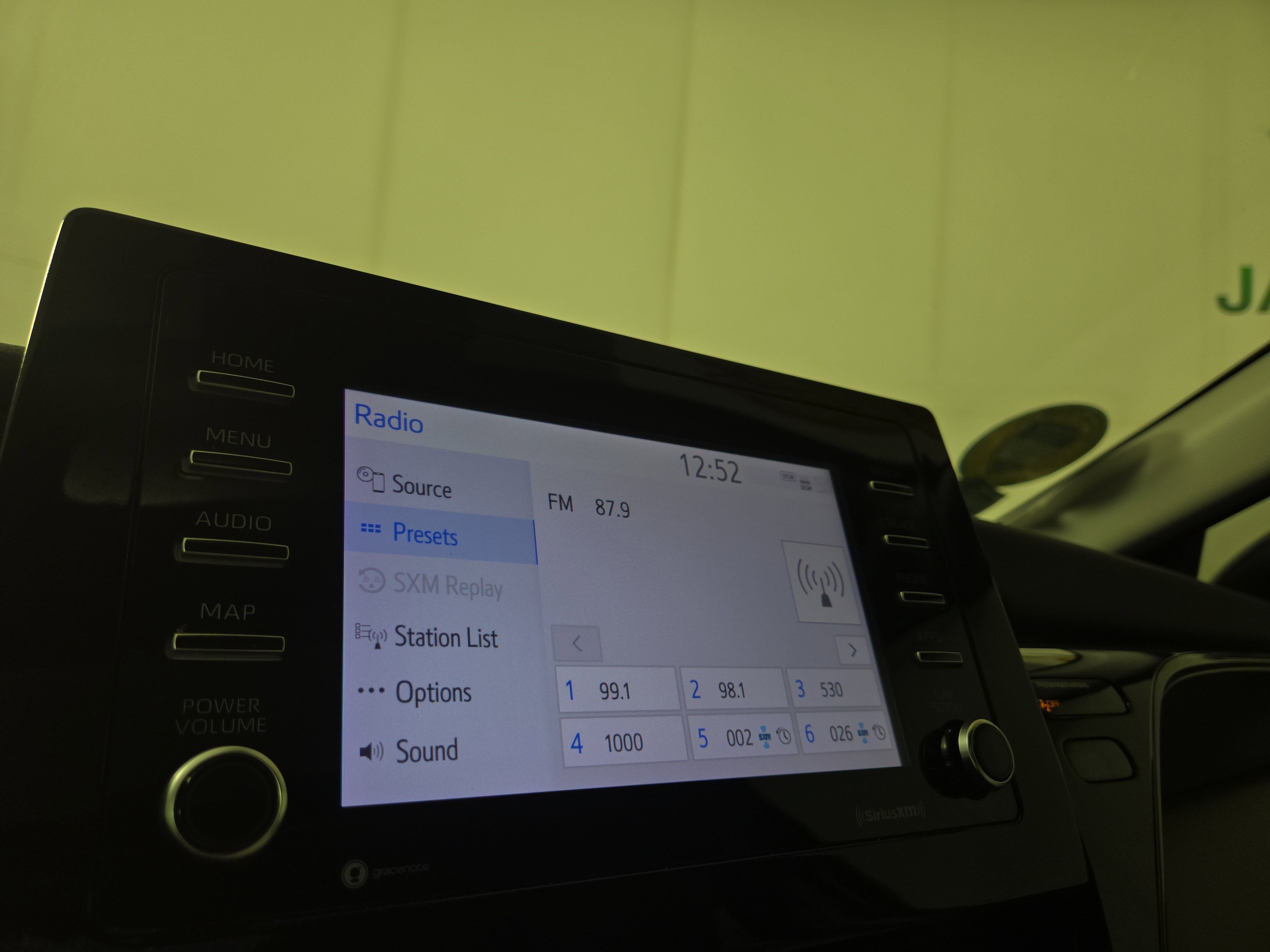 Used 2023 Toyota Camry SE w/ Convenience Package image 19