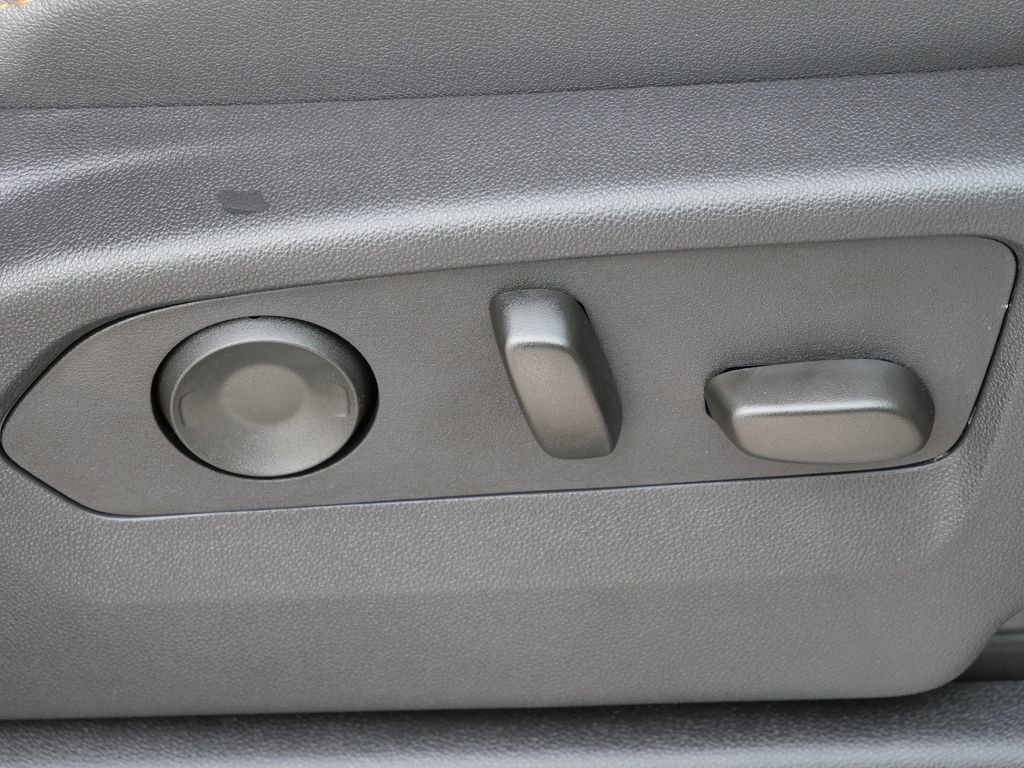 Used 2025 GMC Sierra 2500 AT4 image 16