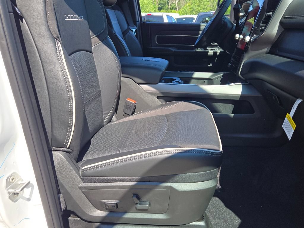 New 2026 RAM 2500 Laramie AWD/4WD image 11