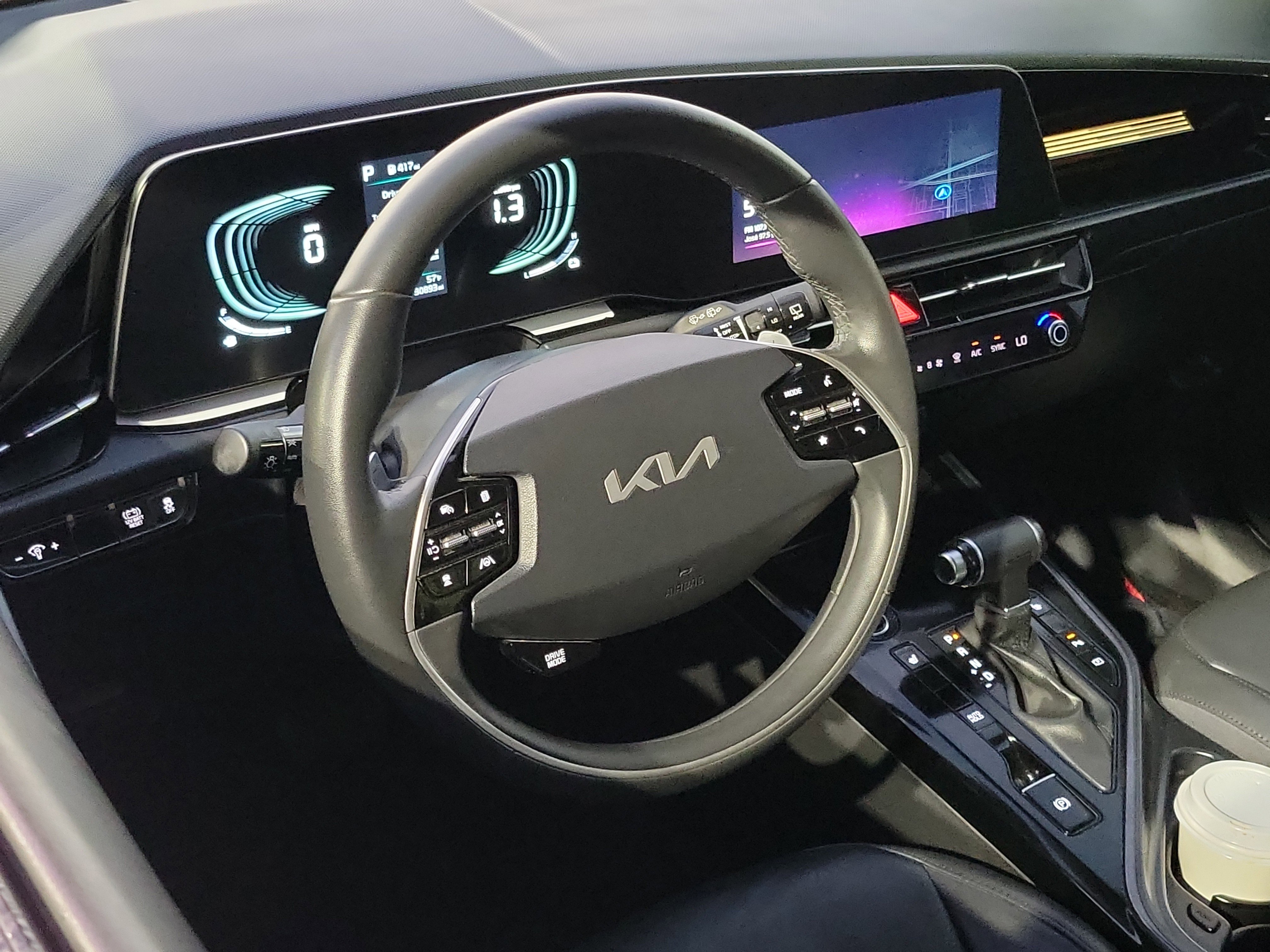 Used 2023 Kia Niro EX image 5