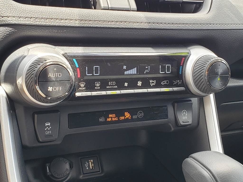 Certified 2025 Toyota RAV4 XLE AWD/4WD image 24