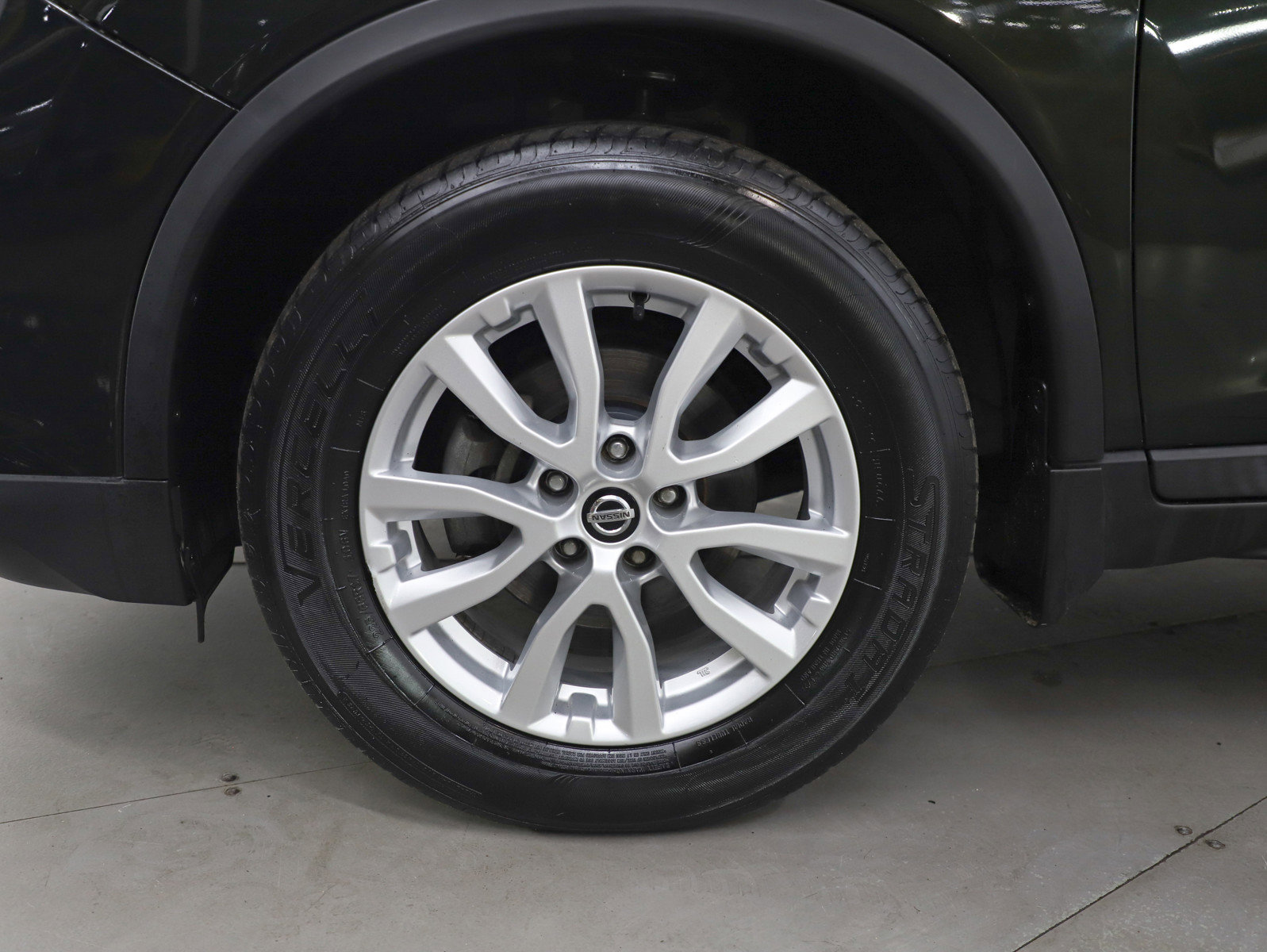 Used 2018 Nissan Rogue SV w/ Premium Package image 24