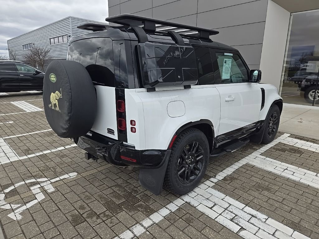 Used 2023 Land Rover Defender 90 X-Dynamic SE image 5