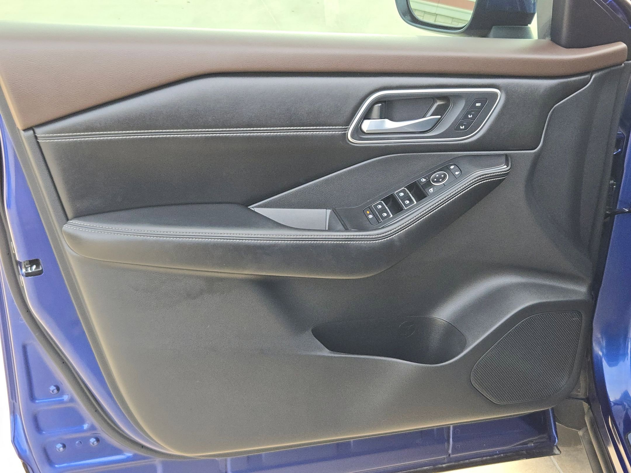 Used 2021 Nissan Rogue Platinum image 12