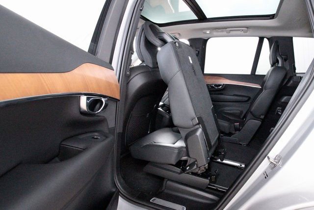 Certified 2025 Volvo XC90 B6 Plus w/ Protection Package Premier image 31