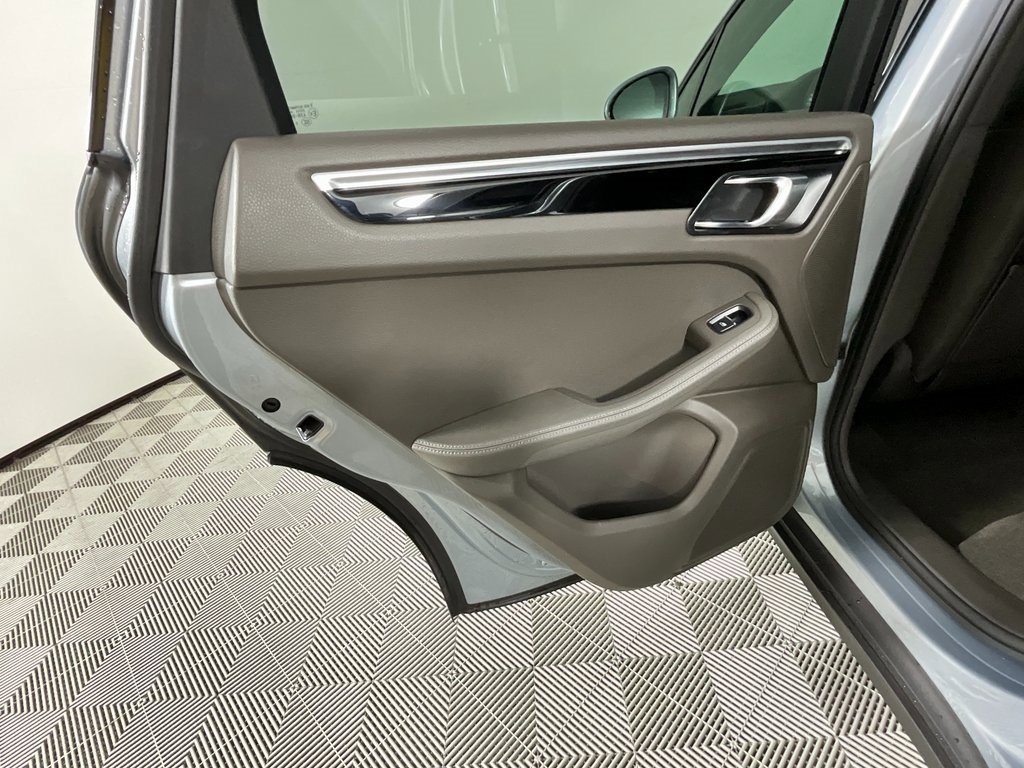 Used 2020 Porsche Macan image 26
