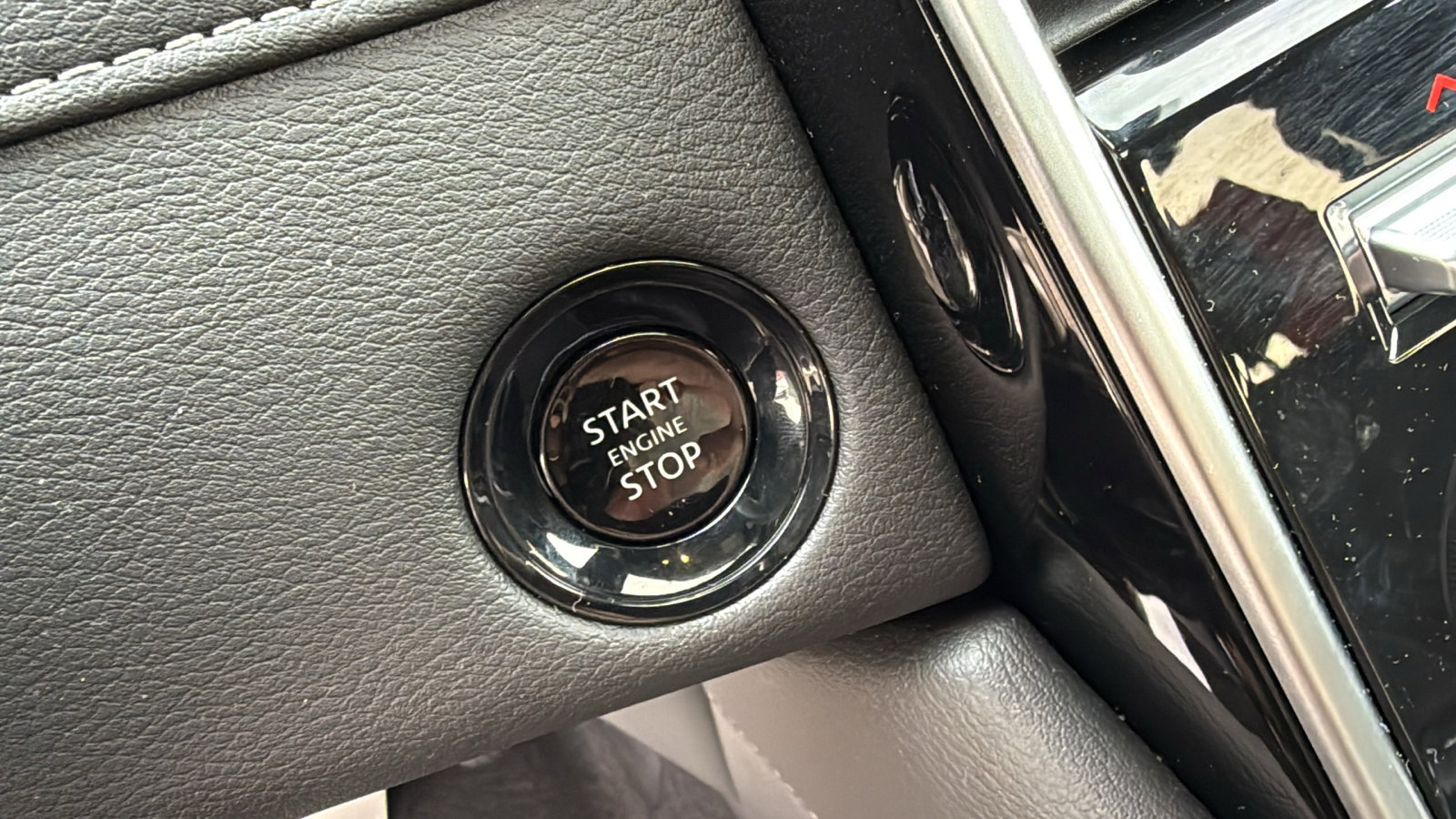 Certified 2025 Nissan Armada Platinum w/ Convenience Package image 12